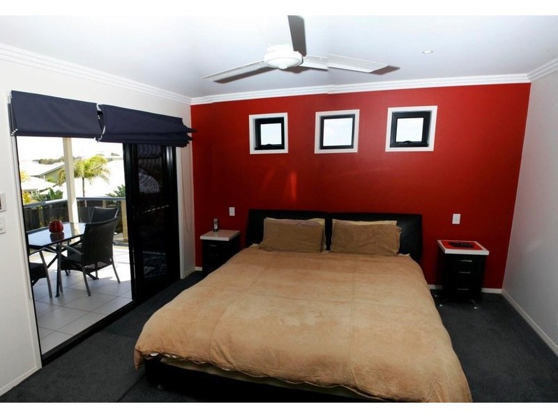 7 Tuckeroo Close, Coral Cove QLD 4670