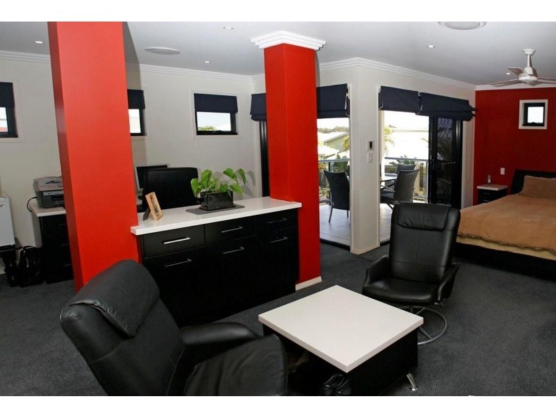 7 Tuckeroo Close, Coral Cove QLD 4670