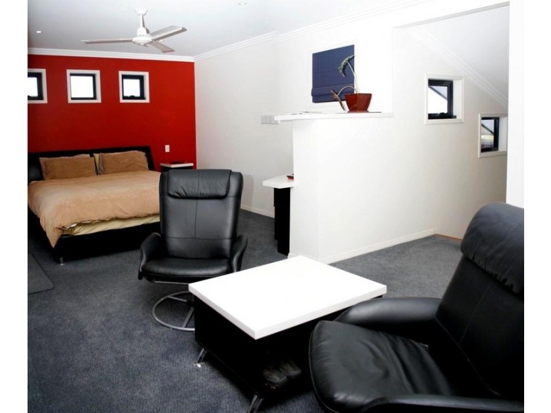 7 Tuckeroo Close, Coral Cove QLD 4670