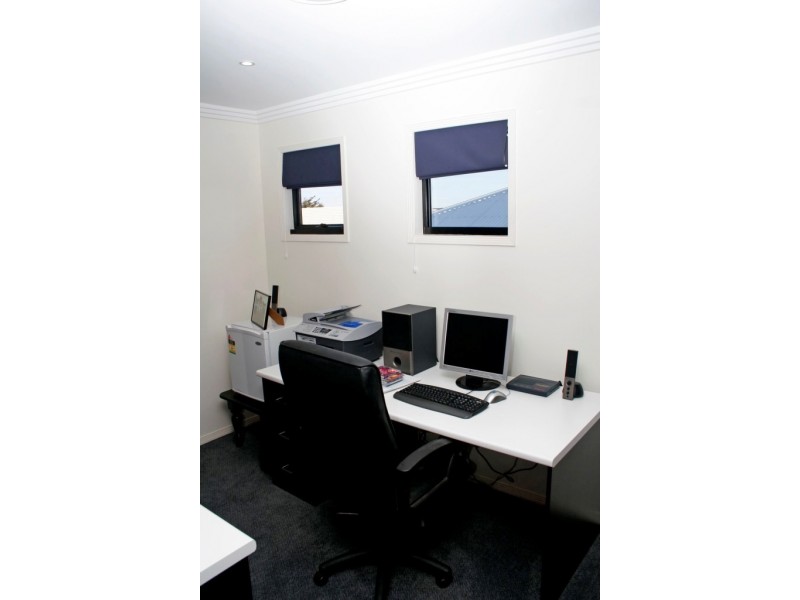 7 Tuckeroo Close, Coral Cove QLD 4670