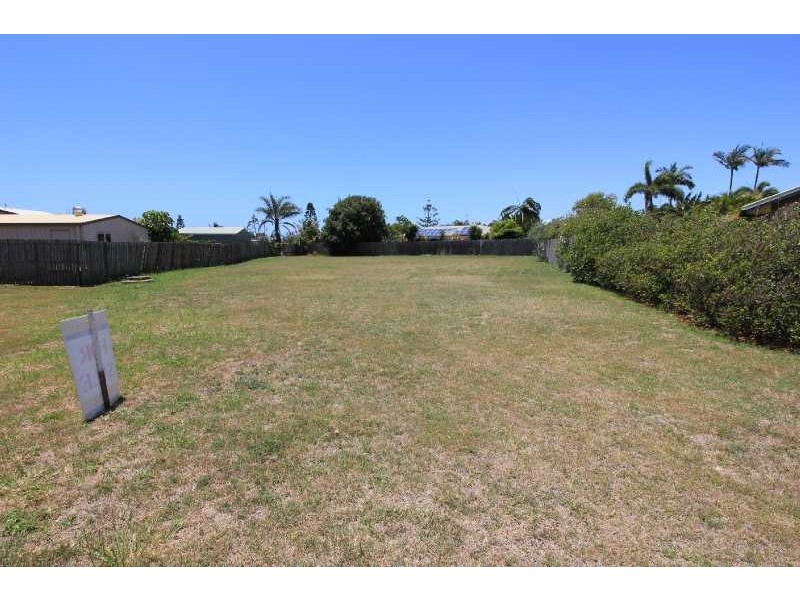 4 Blake Close, Coral Cove QLD 4670