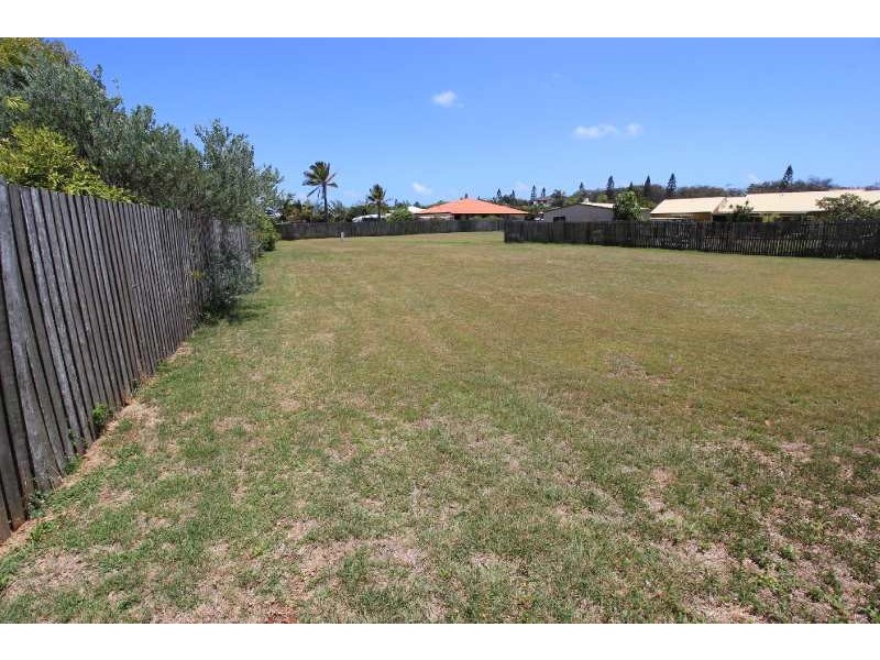 4 Blake Close, Coral Cove QLD 4670
