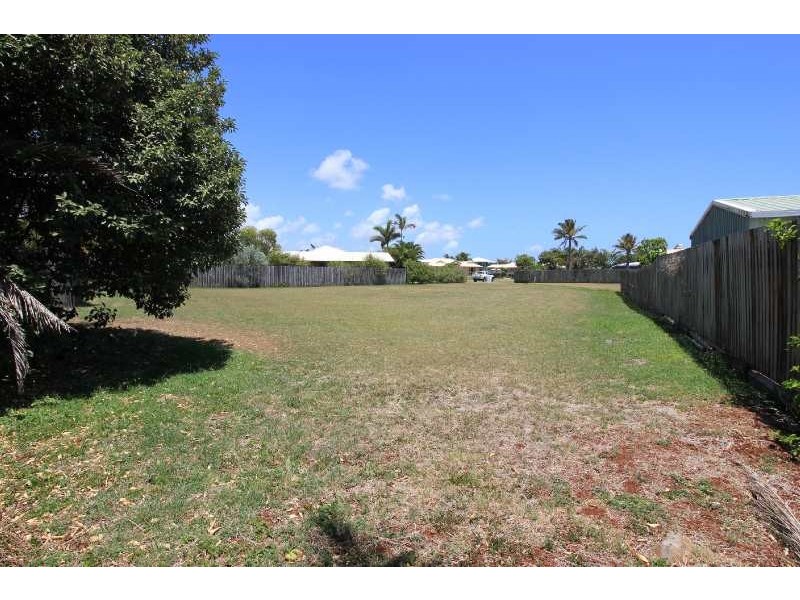 4 Blake Close, Coral Cove QLD 4670