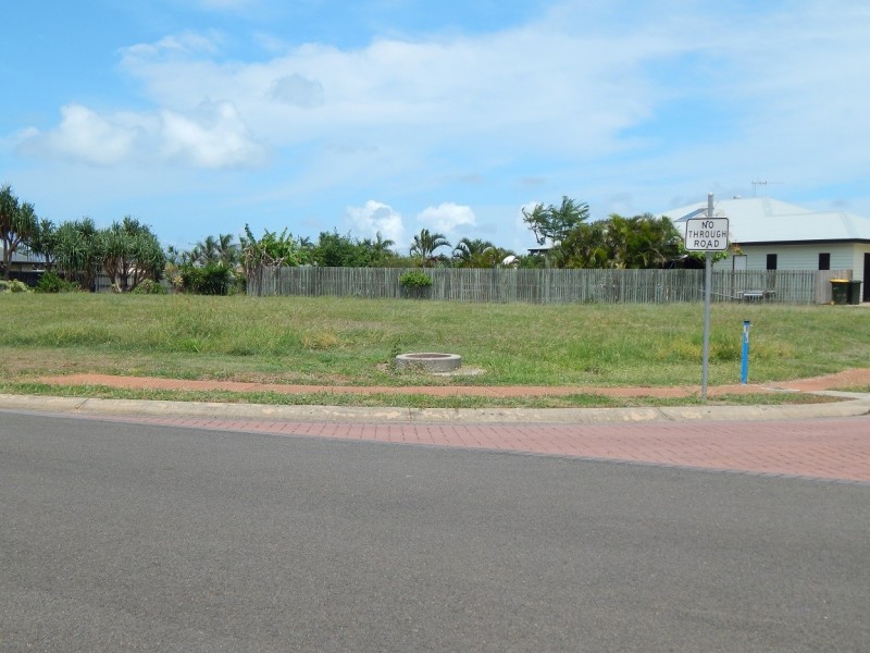 1 Tulipwood Place, Coral Cove QLD 4670
