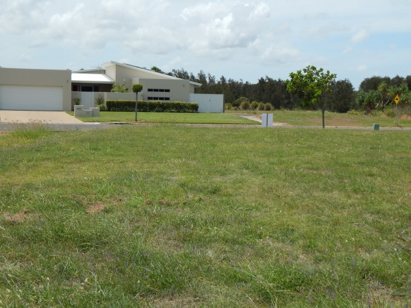 1 Tulipwood Place, Coral Cove QLD 4670