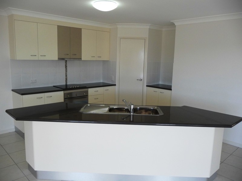 17 Back Hill Place, Coral Cove QLD 4670