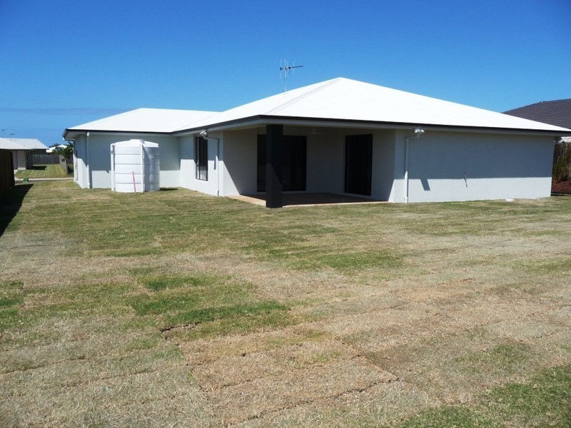 17 Back Hill Place, Coral Cove QLD 4670