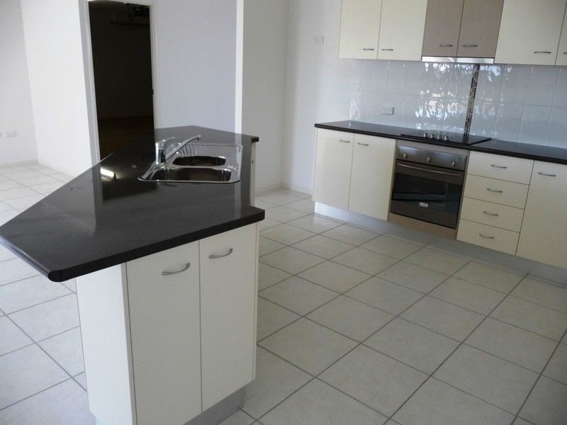 17 Back Hill Place, Coral Cove QLD 4670