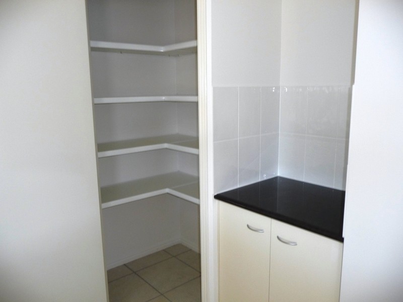 17 Back Hill Place, Coral Cove QLD 4670