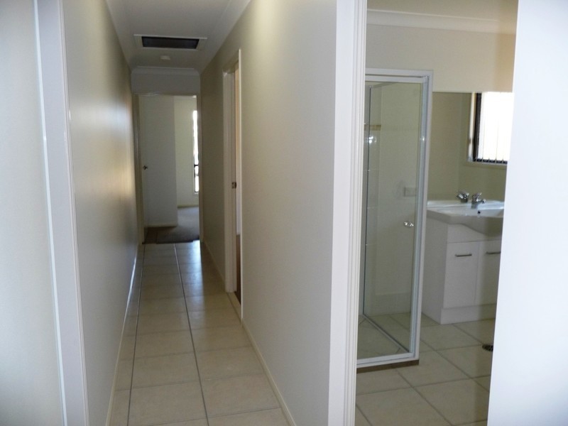 17 Back Hill Place, Coral Cove QLD 4670