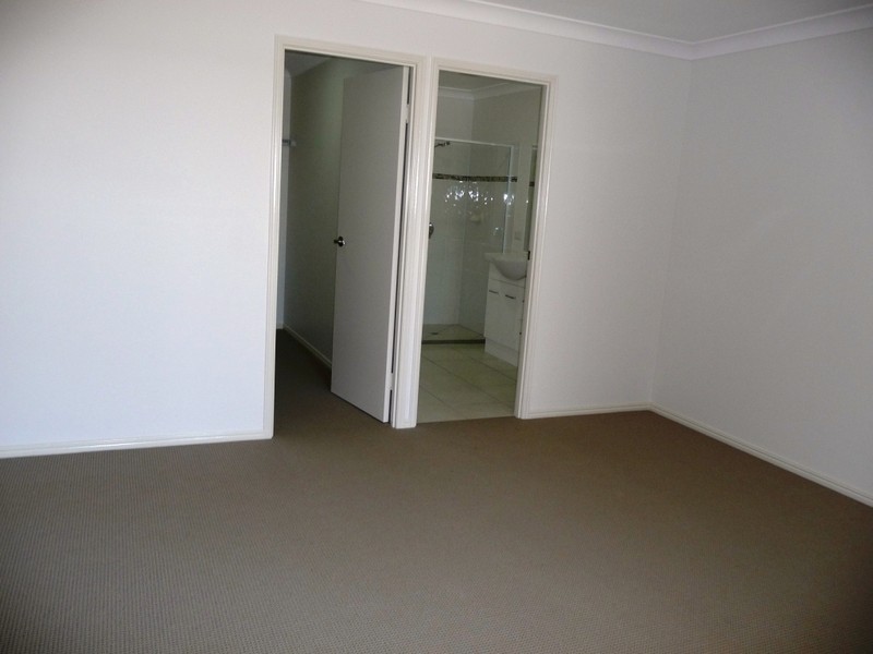 17 Back Hill Place, Coral Cove QLD 4670