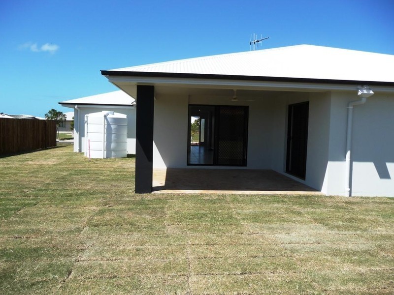 17 Back Hill Place, Coral Cove QLD 4670