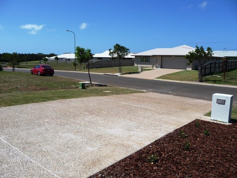 17 Back Hill Place, Coral Cove QLD 4670