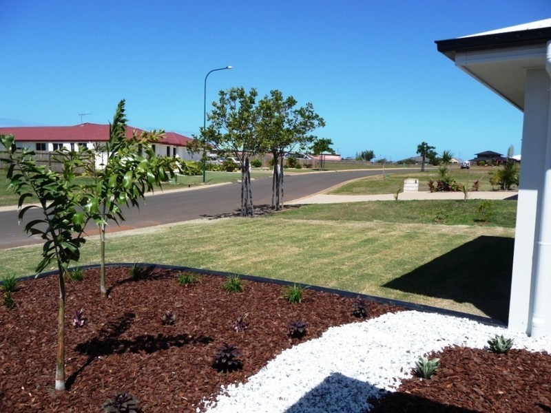 17 Back Hill Place, Coral Cove QLD 4670