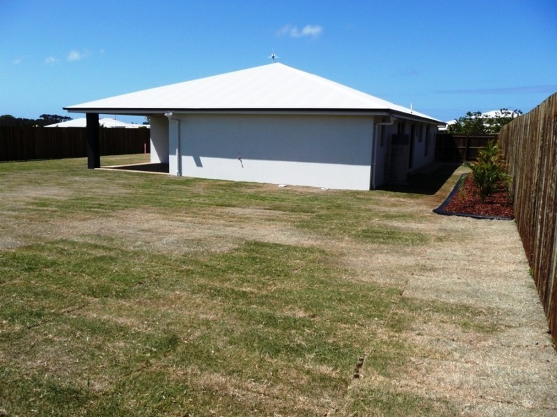 17 Back Hill Place, Coral Cove QLD 4670