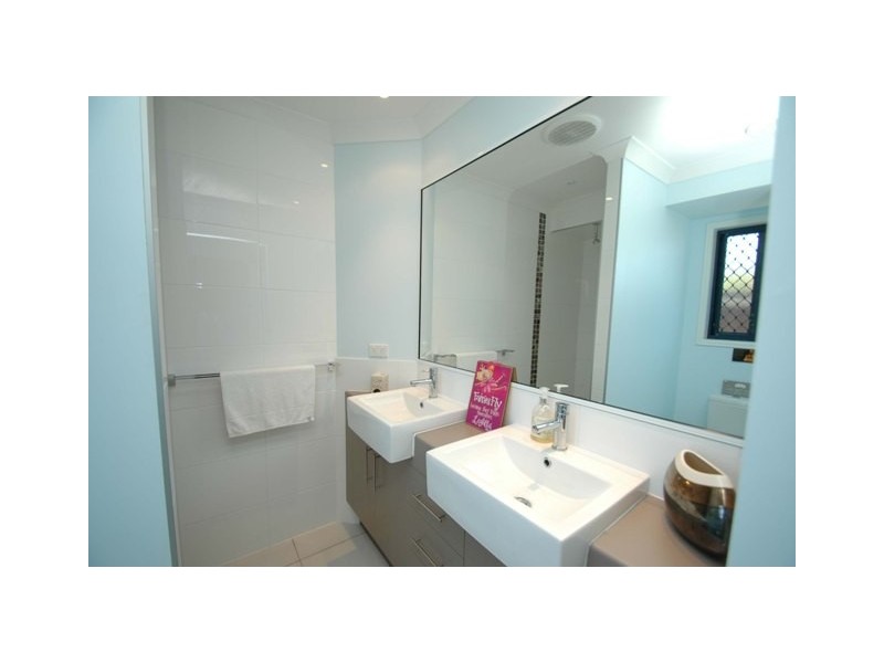 Unit 1/151 Logan road, Innes Park QLD 4670