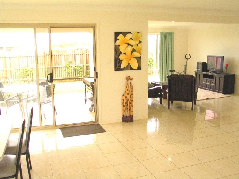 22 Toppers Drive, Coral Cove QLD 4670