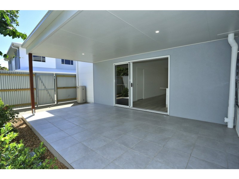 2/11 Holland Street, Bargara QLD 4670