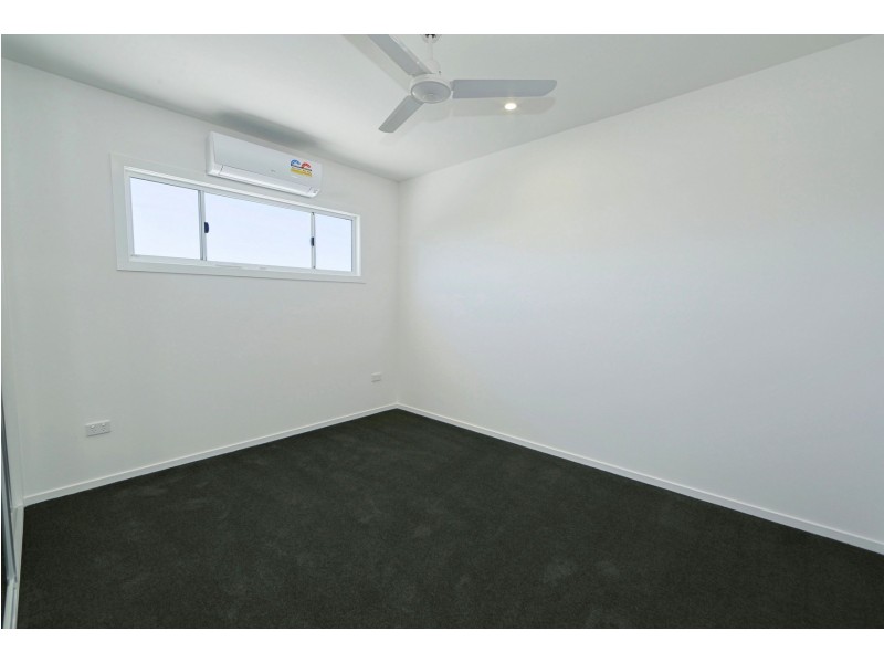 2/11 Holland Street, Bargara QLD 4670