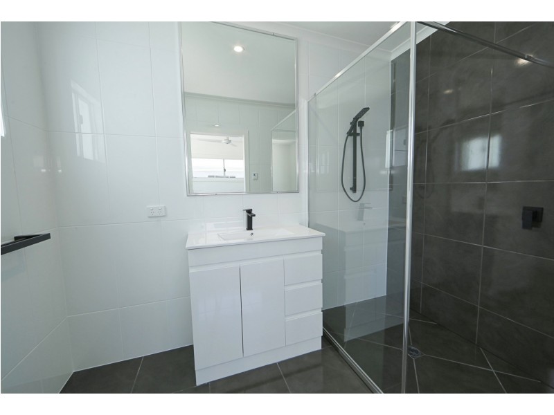 2/11 Holland Street, Bargara QLD 4670