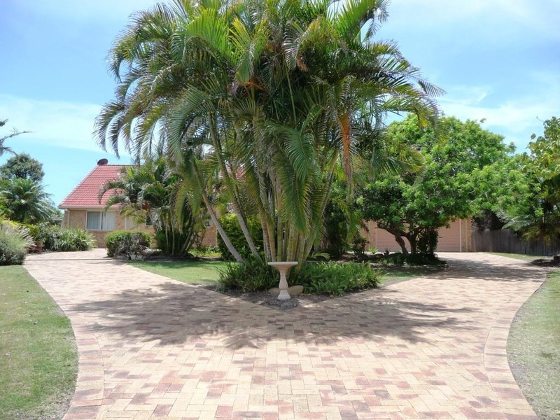 46 Barolin Esplanade, Coral Cove QLD 4670
