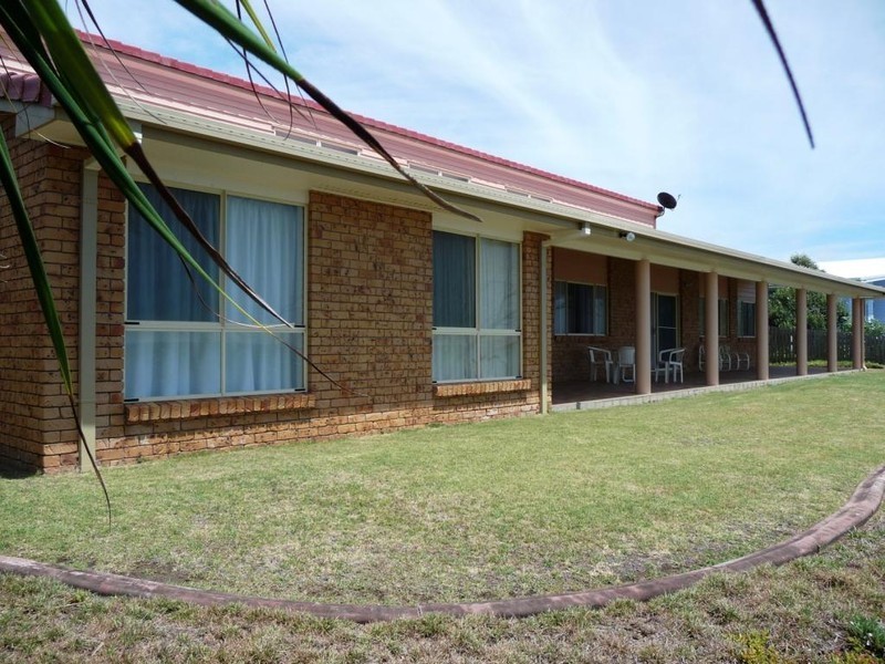 46 Barolin Esplanade, Coral Cove QLD 4670