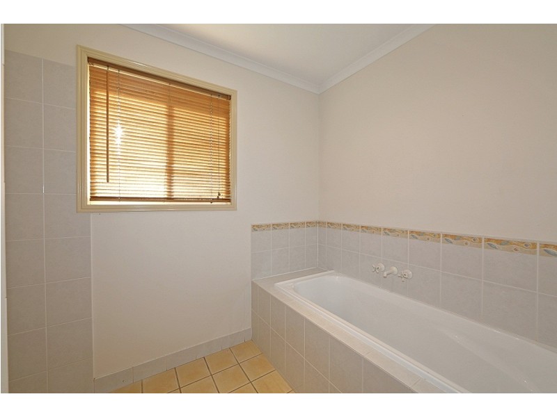 6 Belmonte Drive, Coral Cove QLD 4670