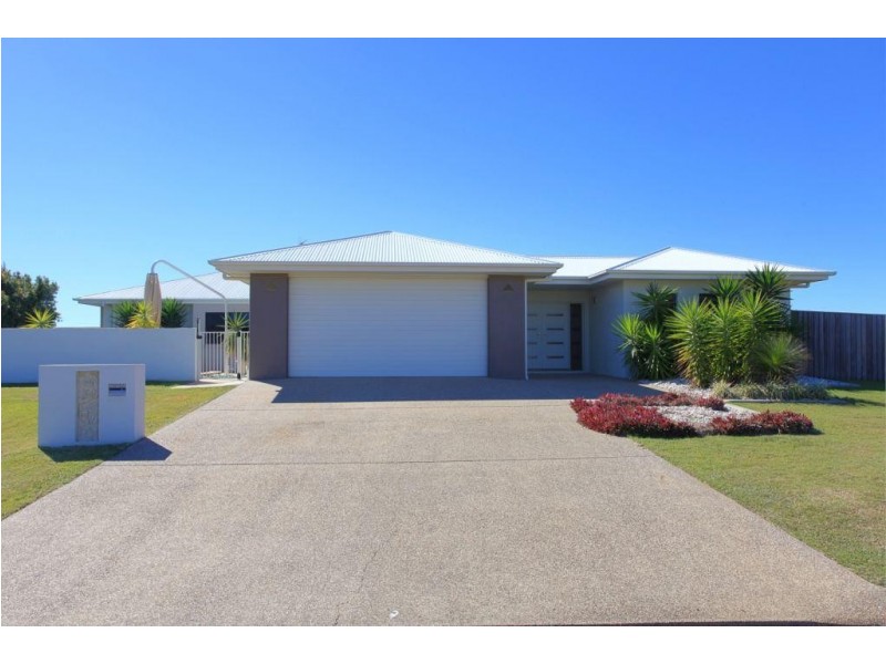 3 Tuckeroo Close, Coral Cove QLD 4670