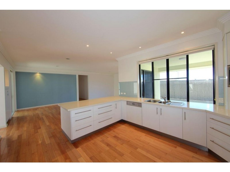 3 Tuckeroo Close, Coral Cove QLD 4670