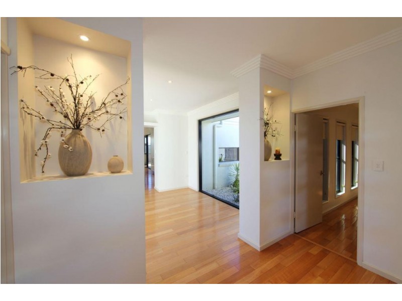 3 Tuckeroo Close, Coral Cove QLD 4670