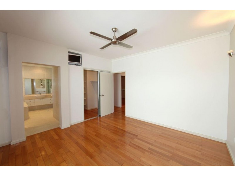 3 Tuckeroo Close, Coral Cove QLD 4670