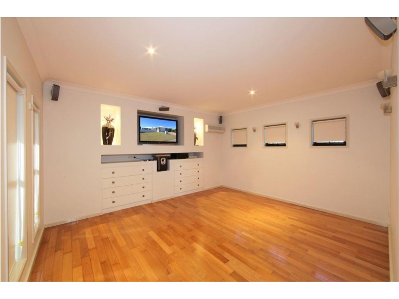 3 Tuckeroo Close, Coral Cove QLD 4670