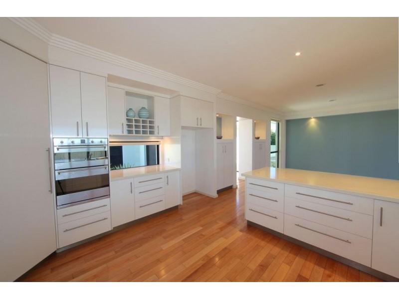 3 Tuckeroo Close, Coral Cove QLD 4670