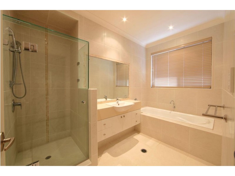 3 Tuckeroo Close, Coral Cove QLD 4670