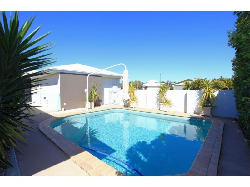 3 Tuckeroo Close, Coral Cove QLD 4670