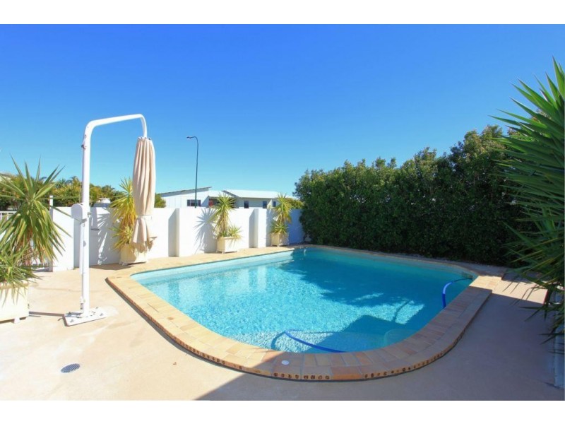 3 Tuckeroo Close, Coral Cove QLD 4670