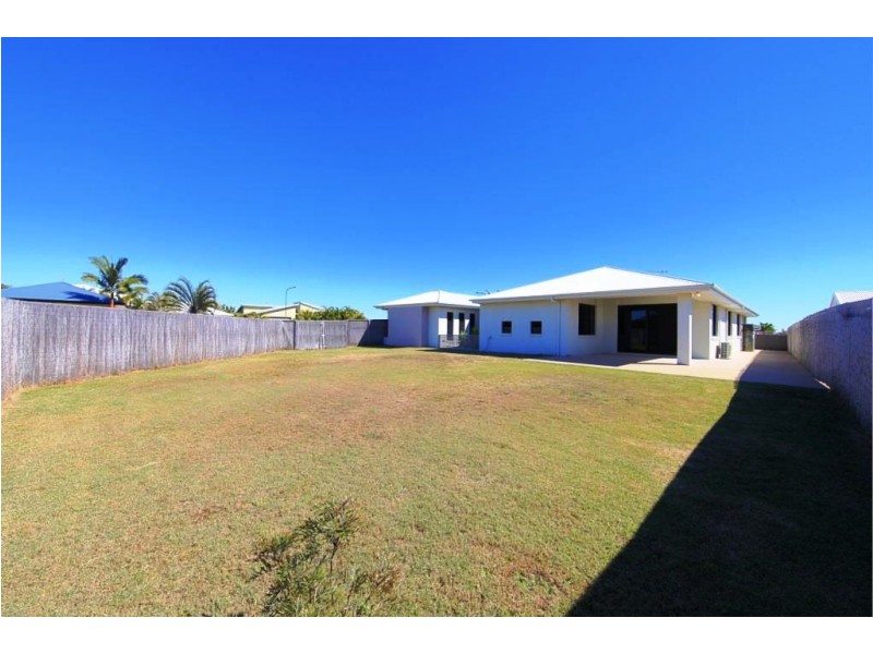 3 Tuckeroo Close, Coral Cove QLD 4670