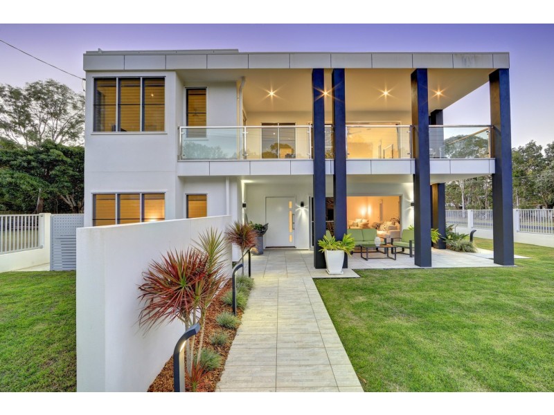 51 McIntosh Avenue, Elliott Heads QLD 4670