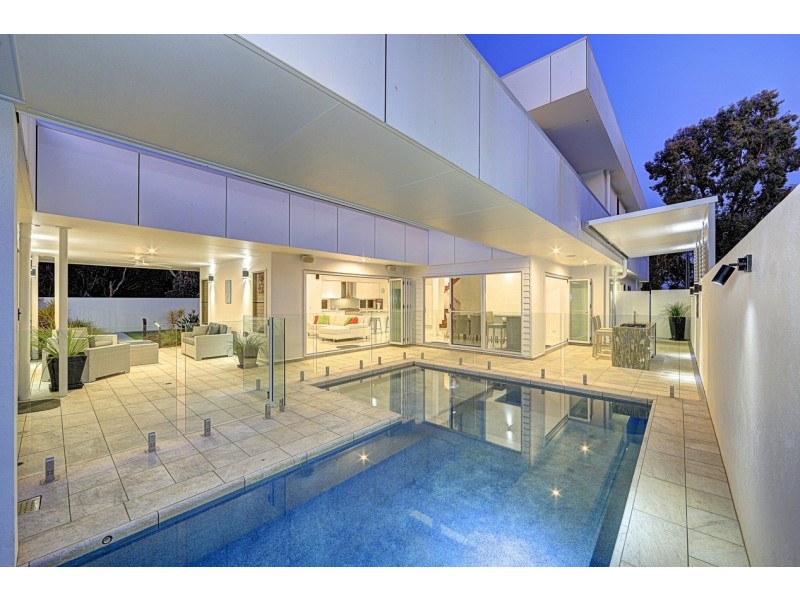 51 McIntosh Avenue, Elliott Heads QLD 4670