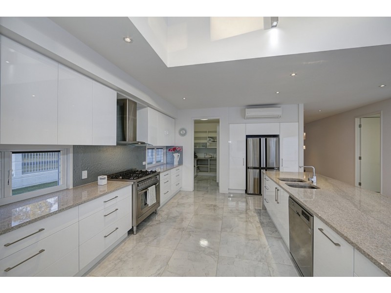 51 McIntosh Avenue, Elliott Heads QLD 4670