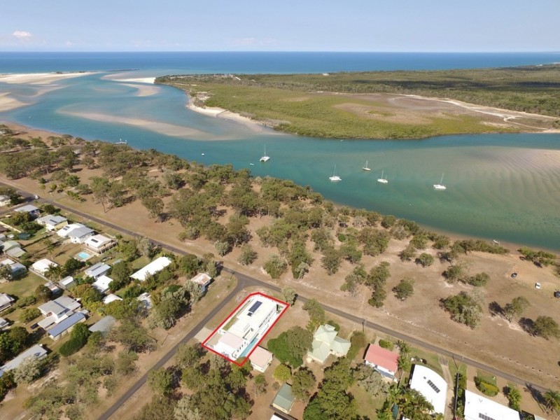 51 McIntosh Avenue, Elliott Heads QLD 4670