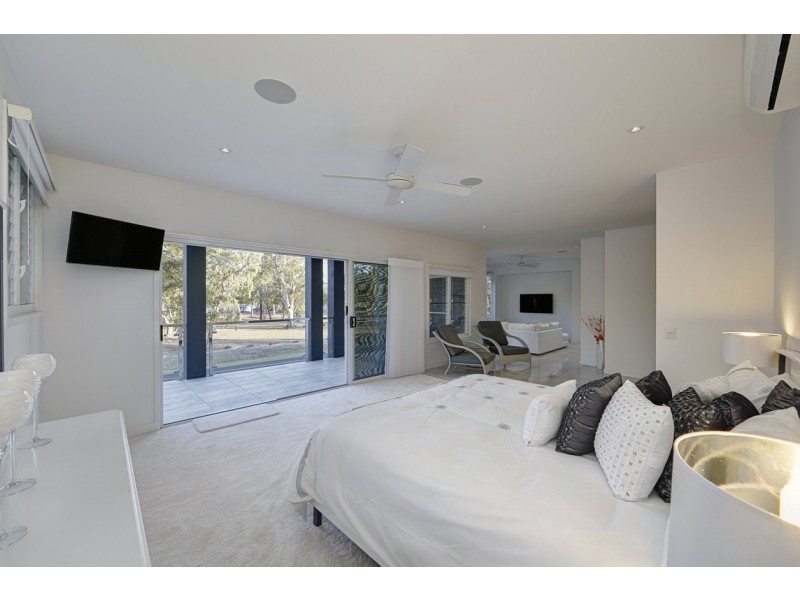 51 McIntosh Avenue, Elliott Heads QLD 4670