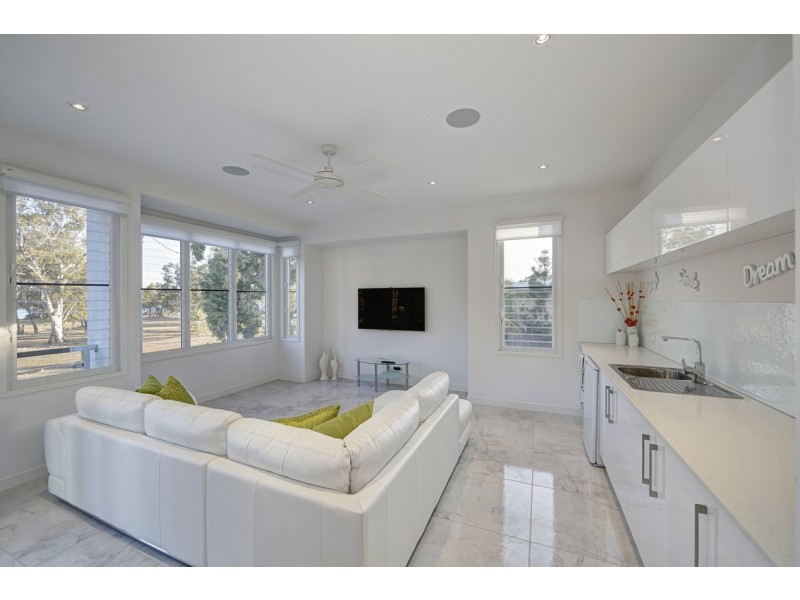 51 McIntosh Avenue, Elliott Heads QLD 4670