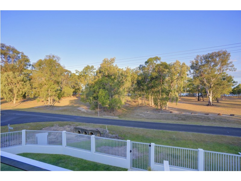 51 McIntosh Avenue, Elliott Heads QLD 4670