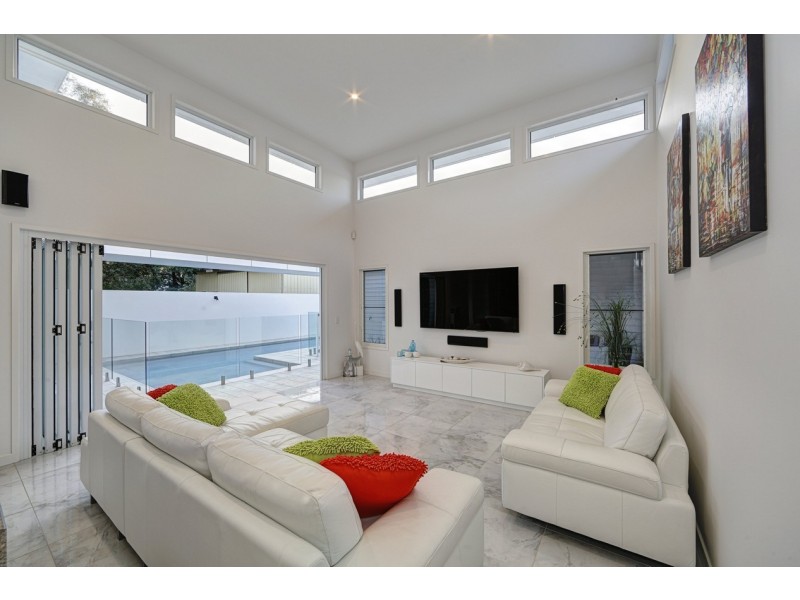 51 McIntosh Avenue, Elliott Heads QLD 4670