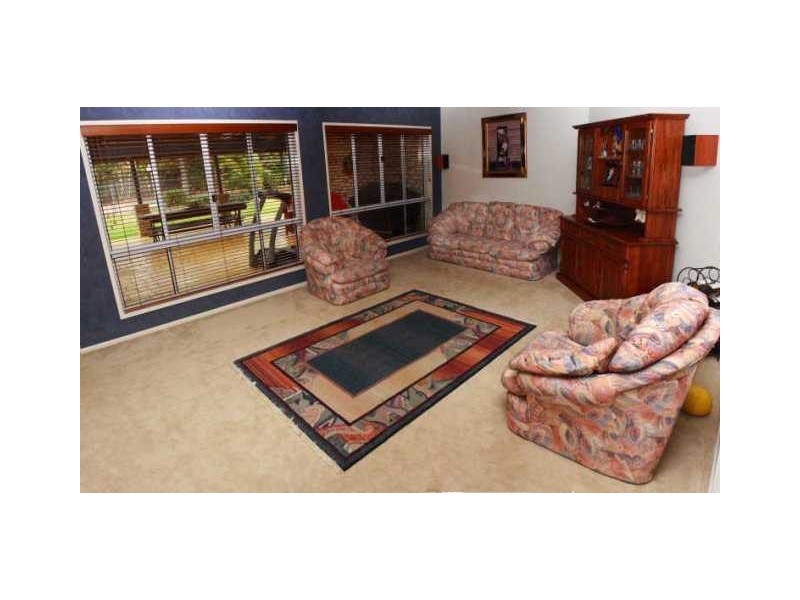 8 Forbes Court, Avoca QLD 4670