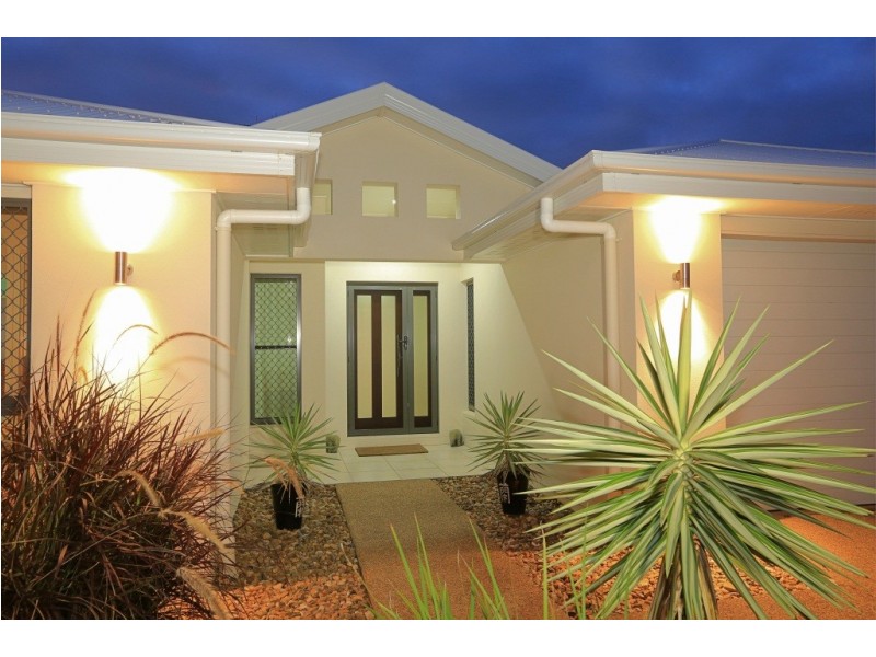 16 Bisdee Street, Coral Cove QLD 4670