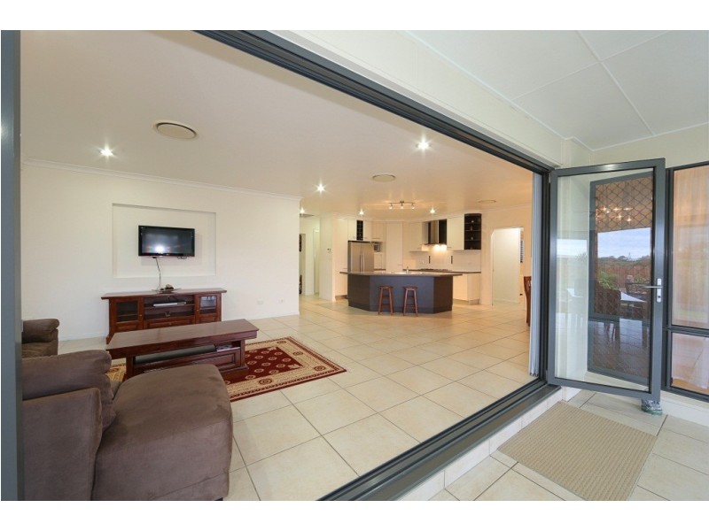 16 Bisdee Street, Coral Cove QLD 4670