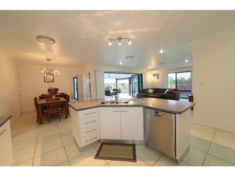 16 Bisdee Street, Coral Cove QLD 4670