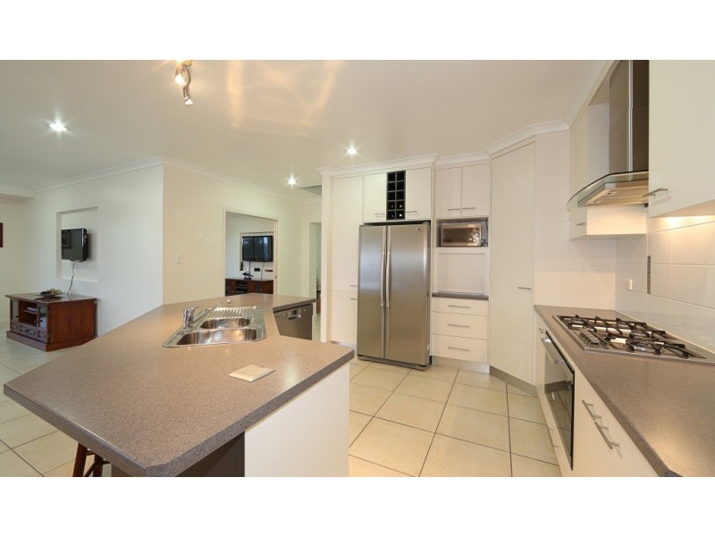 16 Bisdee Street, Coral Cove QLD 4670